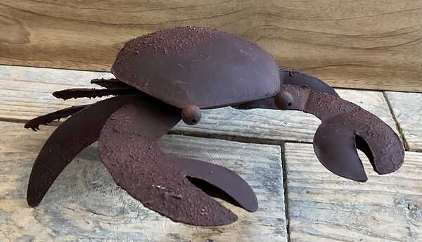 Tin decorative crab in rust seaside decoration 
